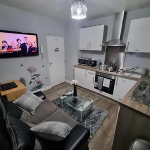 Cozy Luxe Apartment: Free Parking & Wi-fi , Beeston Hill United Kingdom